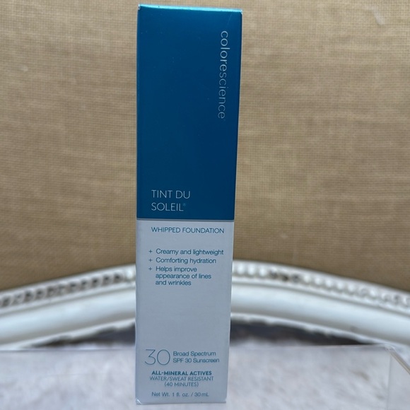 Colorescience | Tint Du Soleil SPF 30 Whipped Foundation, in Light - Picture 5 of 11